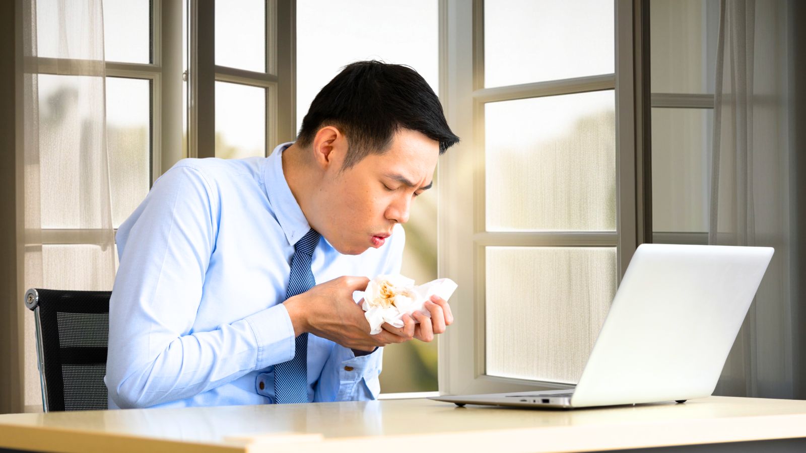 Flegma w gardle – przyczyny, objawy i skuteczne sposoby na jej usunięcie